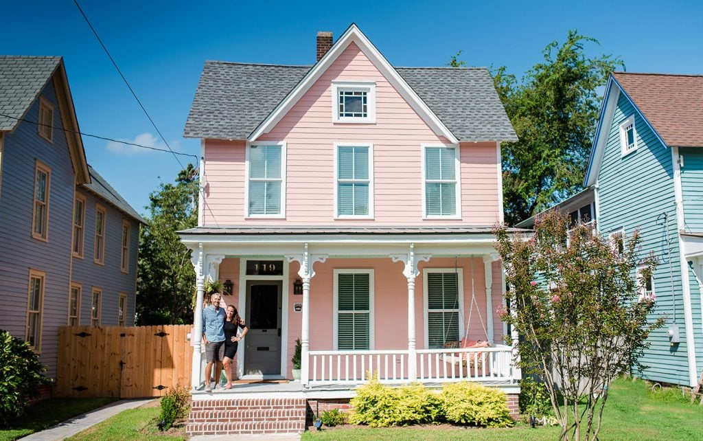 beach-house-family-photo-john-sherry-house-full-1024x642-1 Pink Beach House With Pointy Roof And Large Front Porch