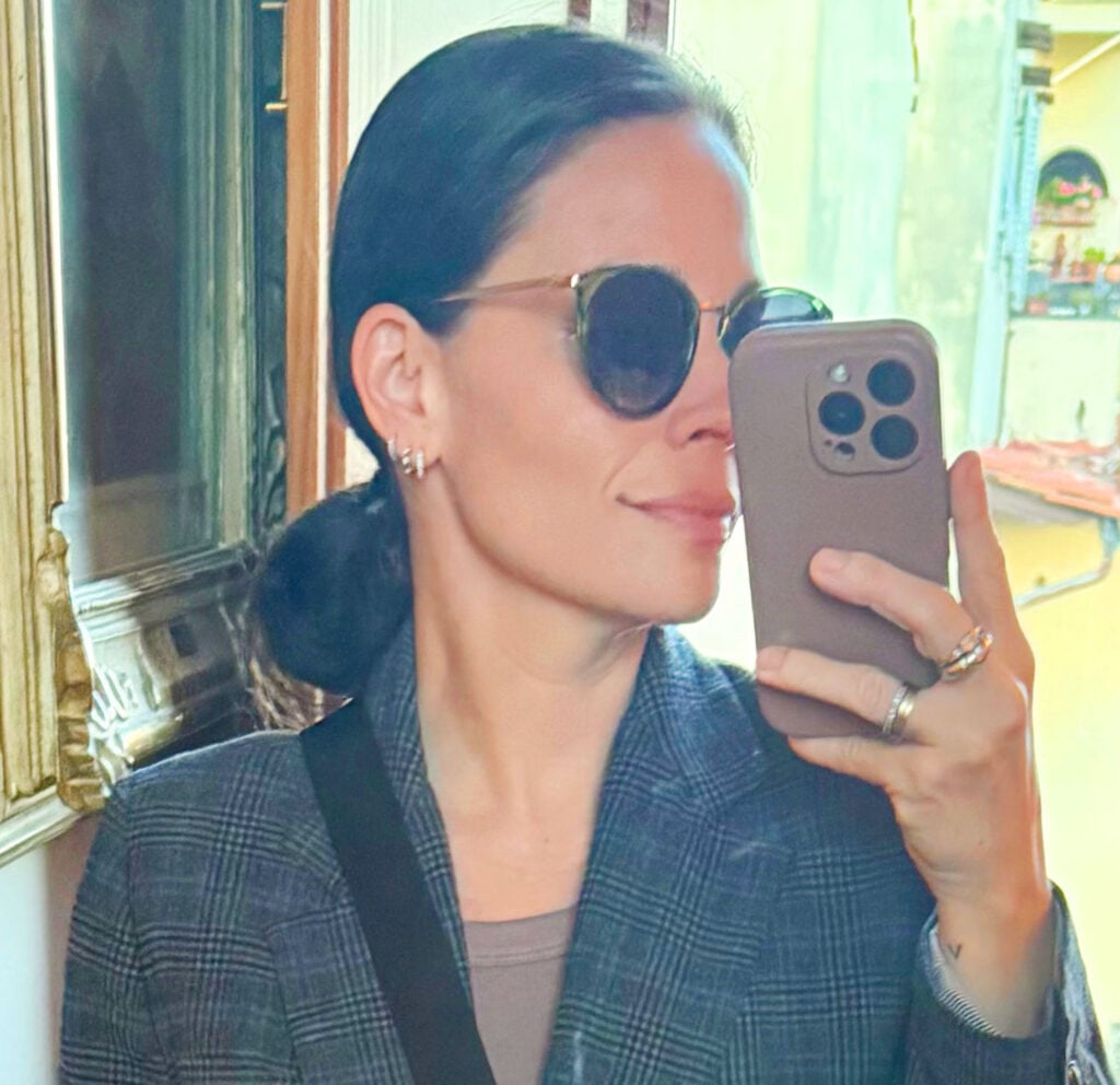 italy-mirro-selfie-blazer-in-hotel-zoom-1024x992-1 Sherry Mirror Selfie In Outfit For Italy Zoomed In Tweed Blazer Green Sunglasses