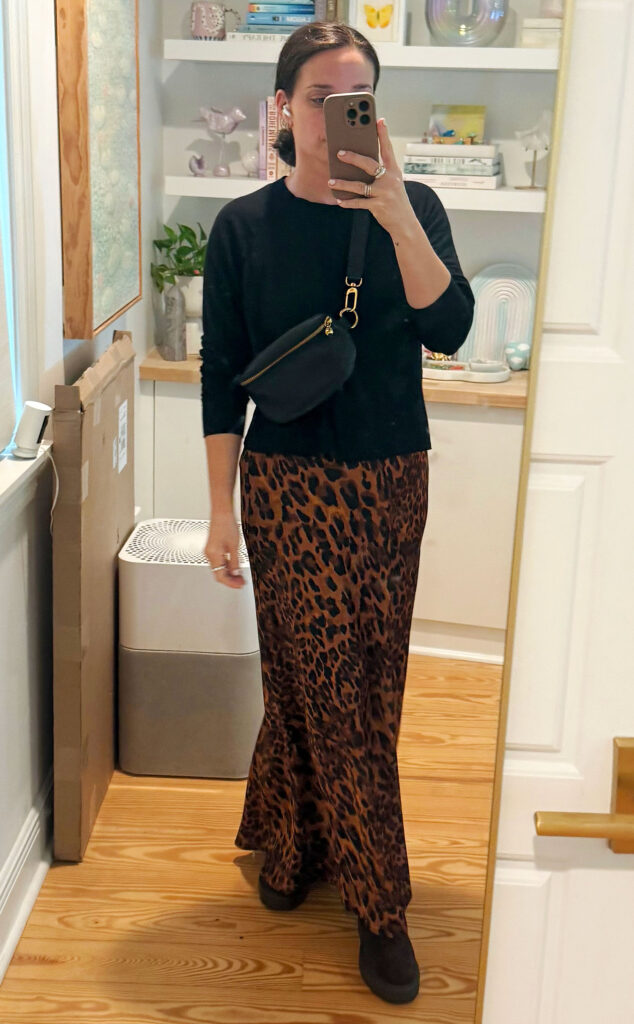 italy-mirror-seflie-leopard-skirt-at-home-634x1024-1 Sherry Mirror Selfie In Outfit For Italy Black Sweater Leopard Maxi Skirt