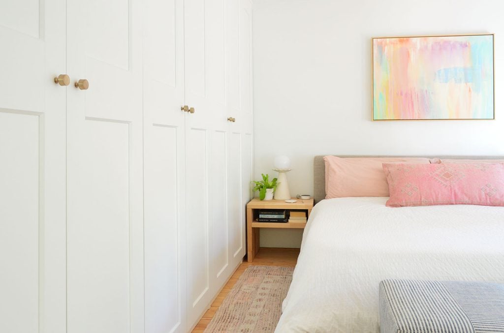bedroom-king-bed-with-pax-wardrobes-1024x677-1 Wall Of Ikea Pax Wardrobes Next to King Size Bed With Colorful Painting