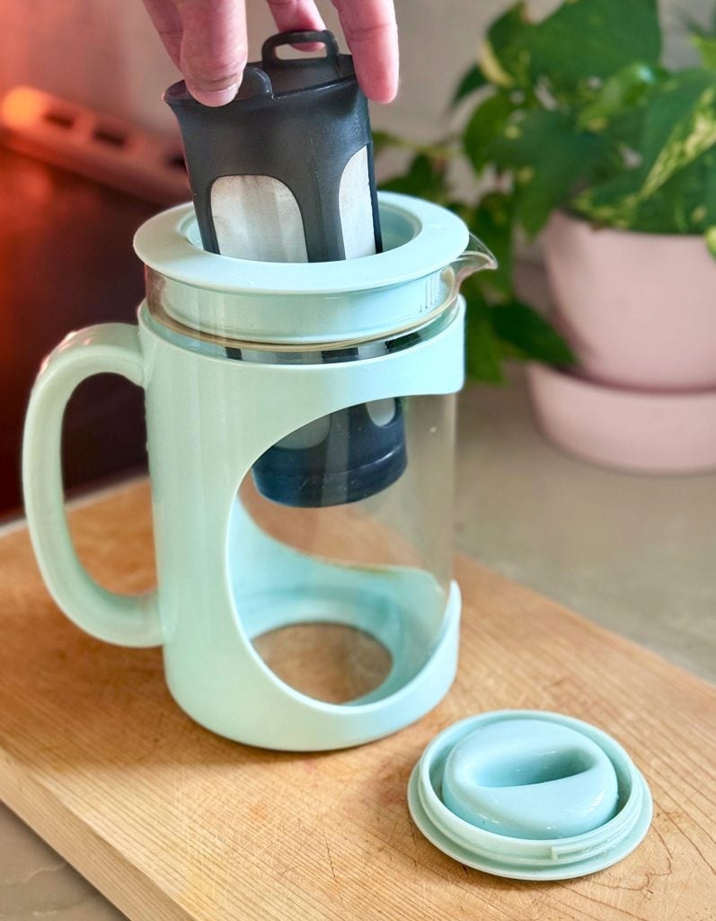 cold-brew-maker-assembling-filter-797x1024-1 Addding Filter To Home Cold Brew Coffee Maker
