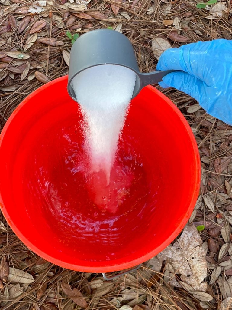 dye-clothes-adding-salt-768x1024-1 Pour Salt into Hot Water For Fabric Dye Solution