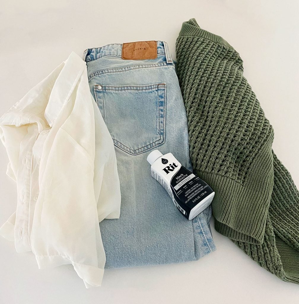 dye-clothes-shirt-jeans-sweater-before-rit-dye-1008x1024-1 White Shirt Denim Jeans And Green Sweater To Be Dyed Black With Rit Fabric Dye