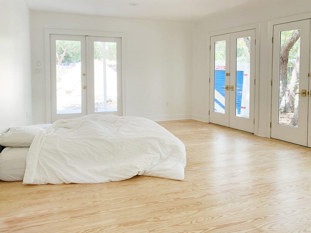 florida-house-floors-mattress-in-master-bedroom-1024x768-1 Mattress on the floor of an empty bedroom