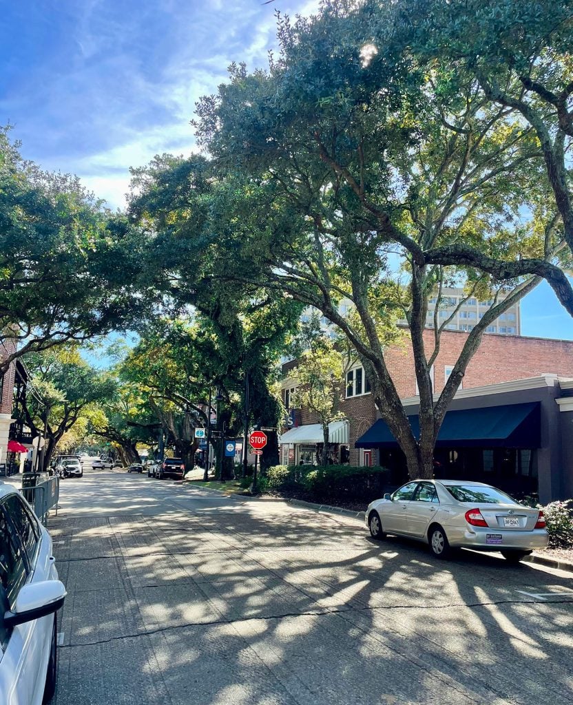 ocean-springs-old-timey-street-832x1024-1 Quanity Shopping Street In Ocean Springs Mississippi
