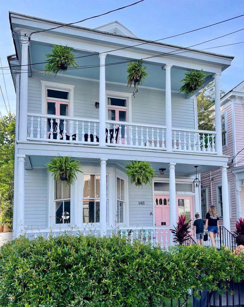 charleston-south-carolina-poppy-suite-airbnb-816x1024-1 Charleston South Carolina Airbnb Charleston Suites Poppy Suite