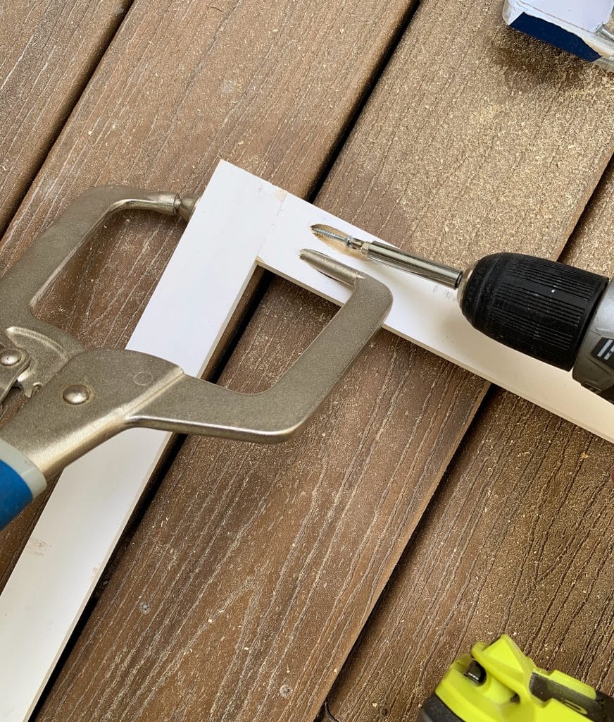 headboard-diy-kreg-jig-corner-872x1024-1 Close up of pocket hole joinery using Kreg Jig clamp