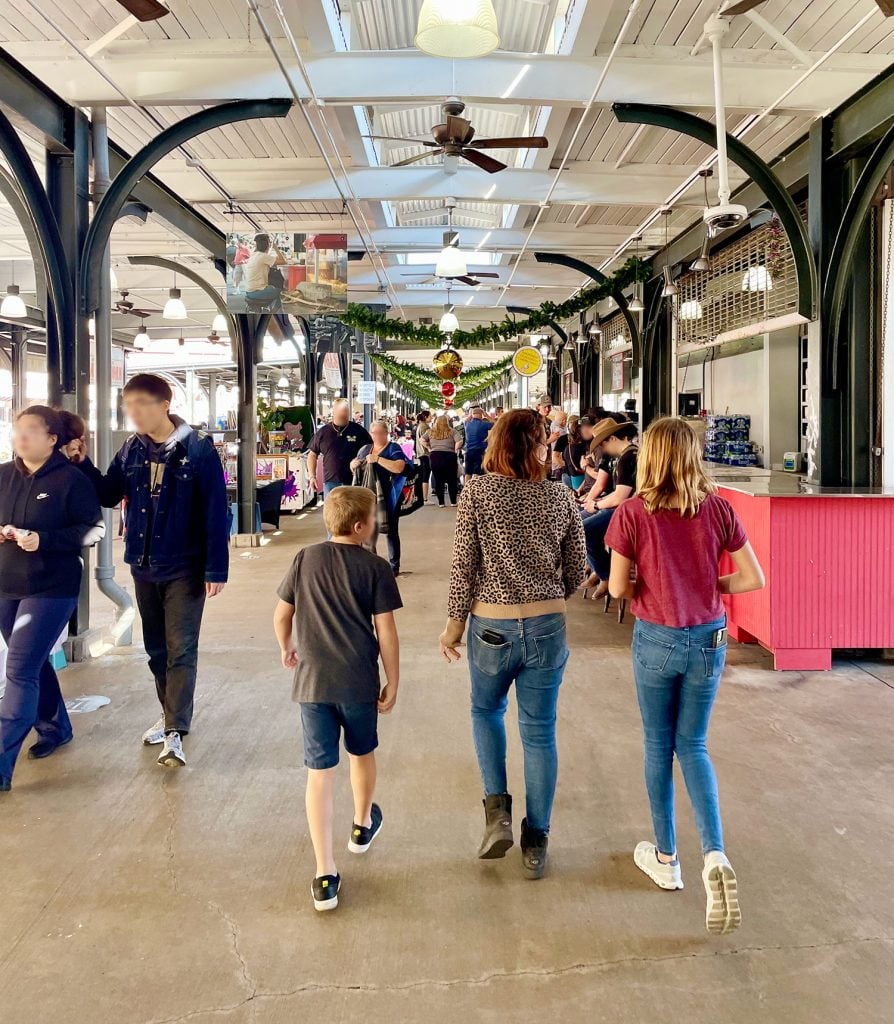 new-orleans-french-quarter-farmers-market-894x1024-1 New Orleans Farmer Market With Kids