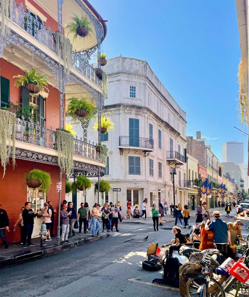 new-orleans-french-quarter-mucisians-861x1024-1 French Quarter New Orleans Live Music And Architecture