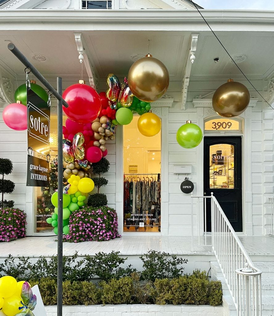 new-orleans-magazine-street-holiday-decorations-888x1024-1 Shopping on Magazine Street New Orleans During Christmas Holiday