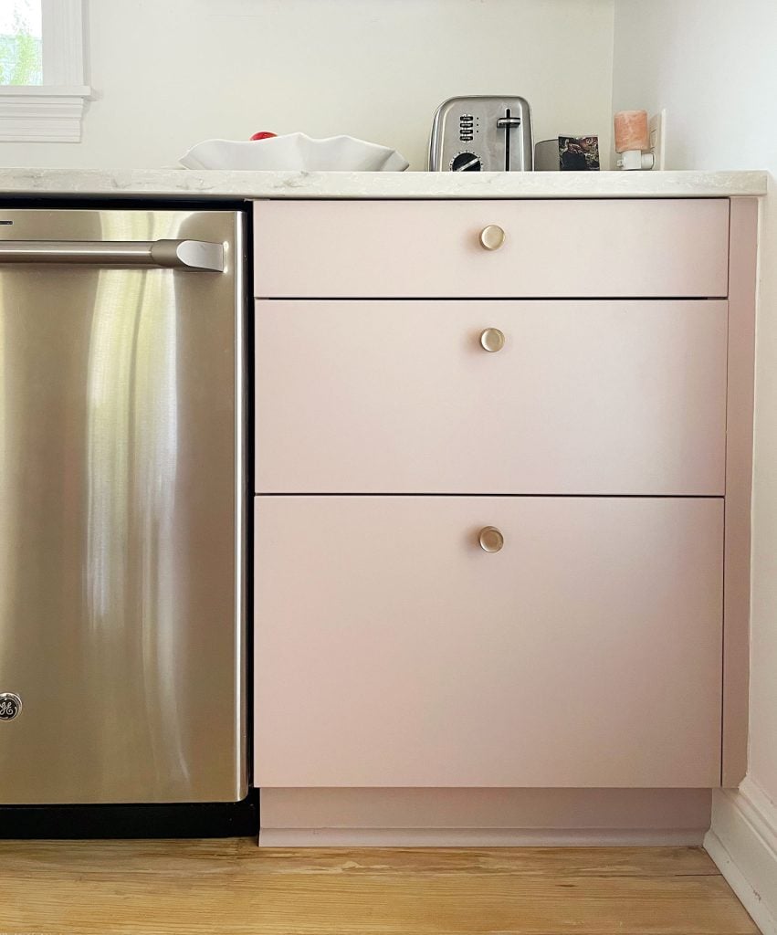 painting-ikea-cabinet-completed-end-drawer-851x1024-1 Completed Ikea kitchen with painted drawer fronts and brass knobs