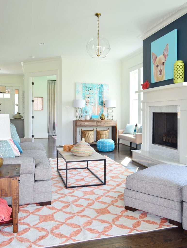simply-white-modern-living-room-with-colorful-accents-772x1024-1 Colorful Modern Living Room With Benjamin Moore Simply White Walls