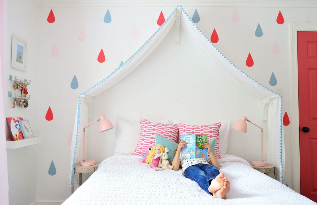 simply-white-walls-in-girls-room-raindrops-full-1024x662-1 Simply White Walls In Girls Room Raindrops Full