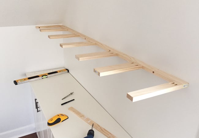 bonusbuilts-uppers-supporthung Brace piece of DIY thin wood floating shelves hung on a wall using 1x3 and 1x2 pine boards