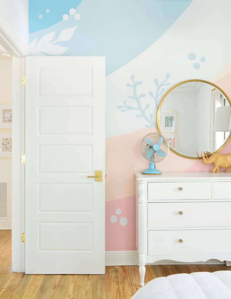 colorful-wall-mural-after-coral-straight-at-door-790x1024-1 Colorful Wall Mural After Coral Straight At Door