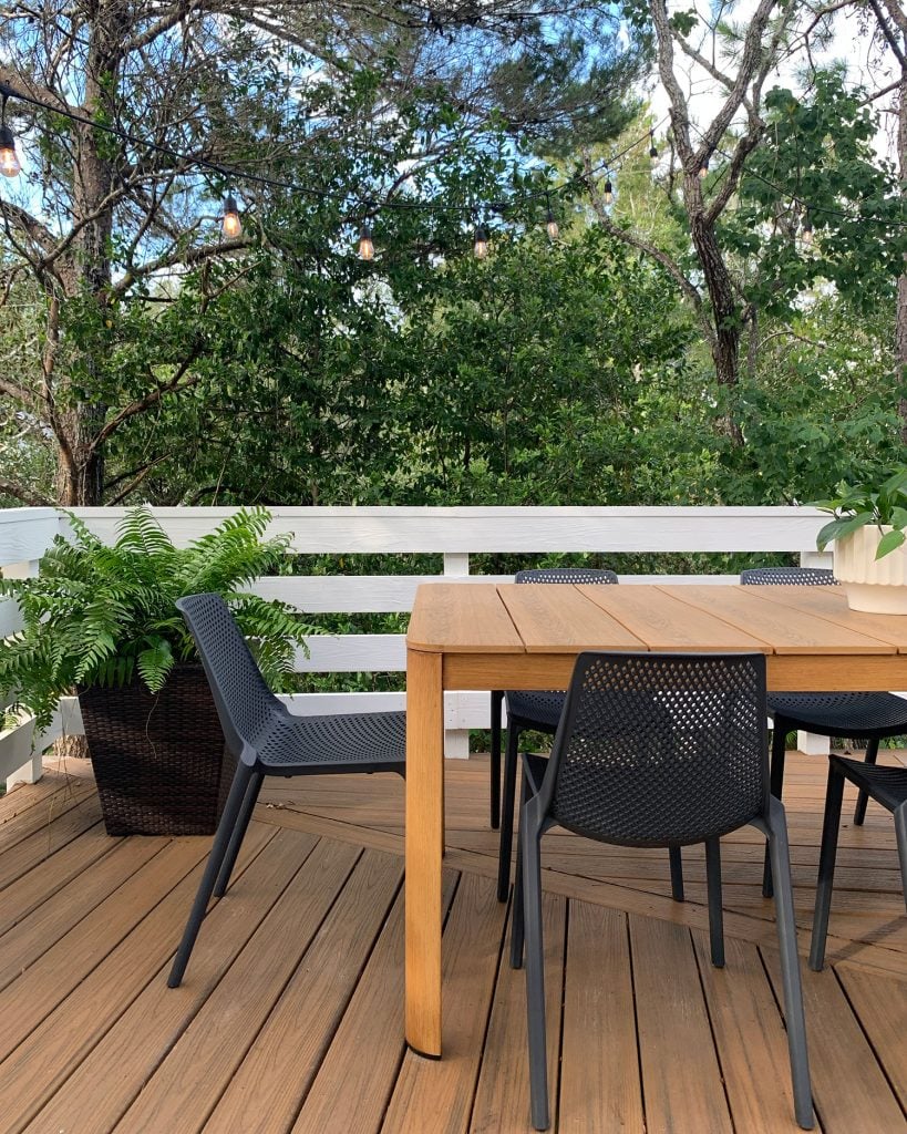florida-deck-dining-one-end-819x1024-1 Close Up View Of Metal Faux Wood Table With Black Plastic Chairs
