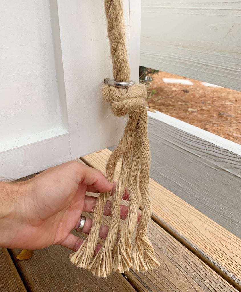 hanging-daybed-frayed-rope-under-knot-845x1024-1 Frayed rope under the bottom of daybed eye hook