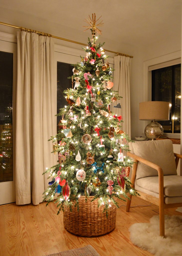holiday-decor-2020-christmas-tree-at-night-727x1024-1 Glowing Christmas Tree Reflected In Windows