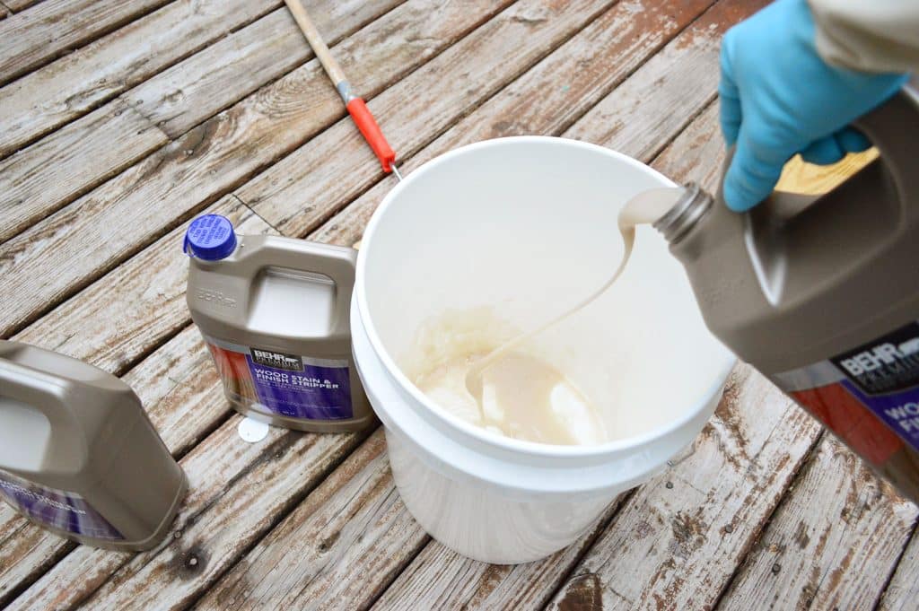 how-to-strip-a-deck-pouring-in-bucket-1024x681-1 Pouring deck stripper into a bucket