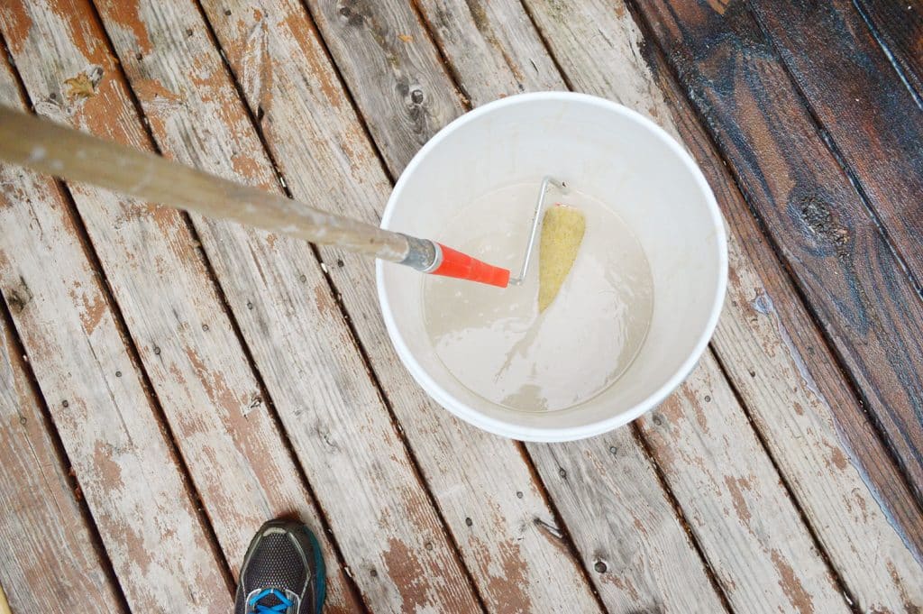 how-to-strip-a-deck-roller-in-bucket-1024x681-1 Dipping paint roller into bucket of deck stain stripper