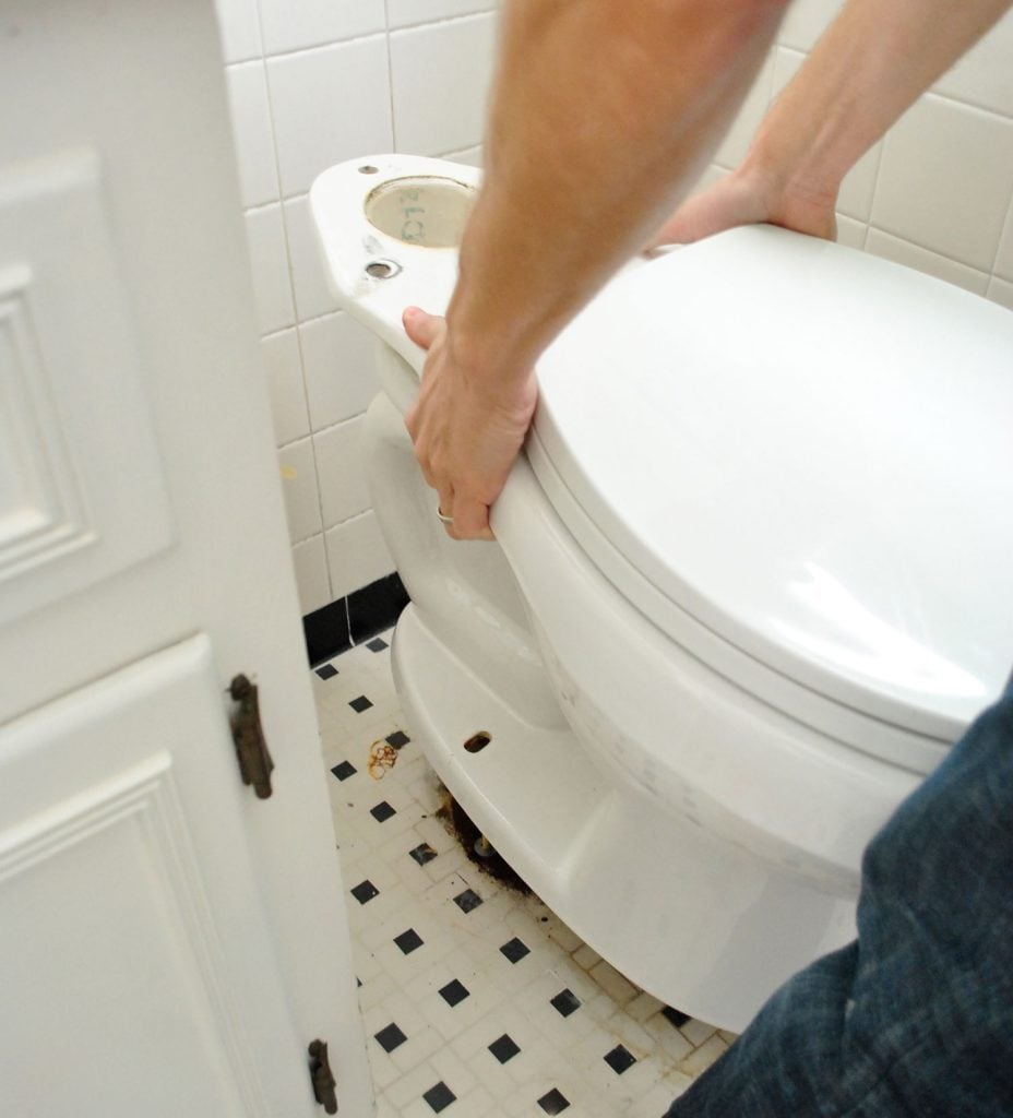 install-a-toilet-placing-new-bowl-928x1024-1 John Placing New Toilet Bowl Onto Ground