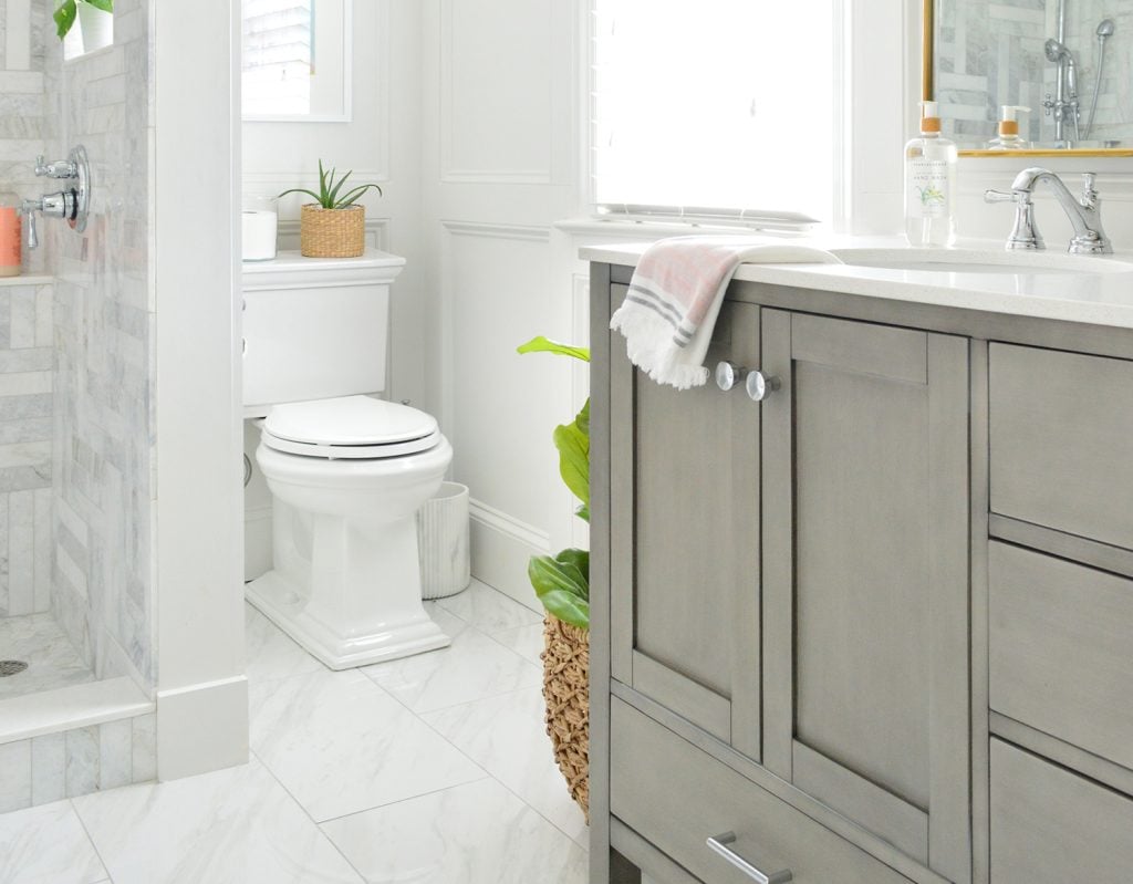 our-favorite-toilet-kohler-memoirs-1024x799-1 Kohler Memoirs Toilet In Marble Bathroom With Wall Molding